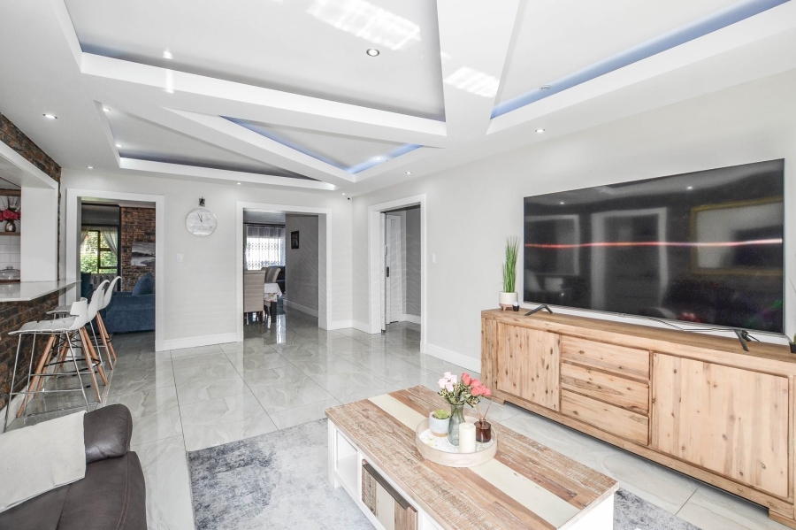 6 Bedroom Property for Sale in De Tijger Western Cape